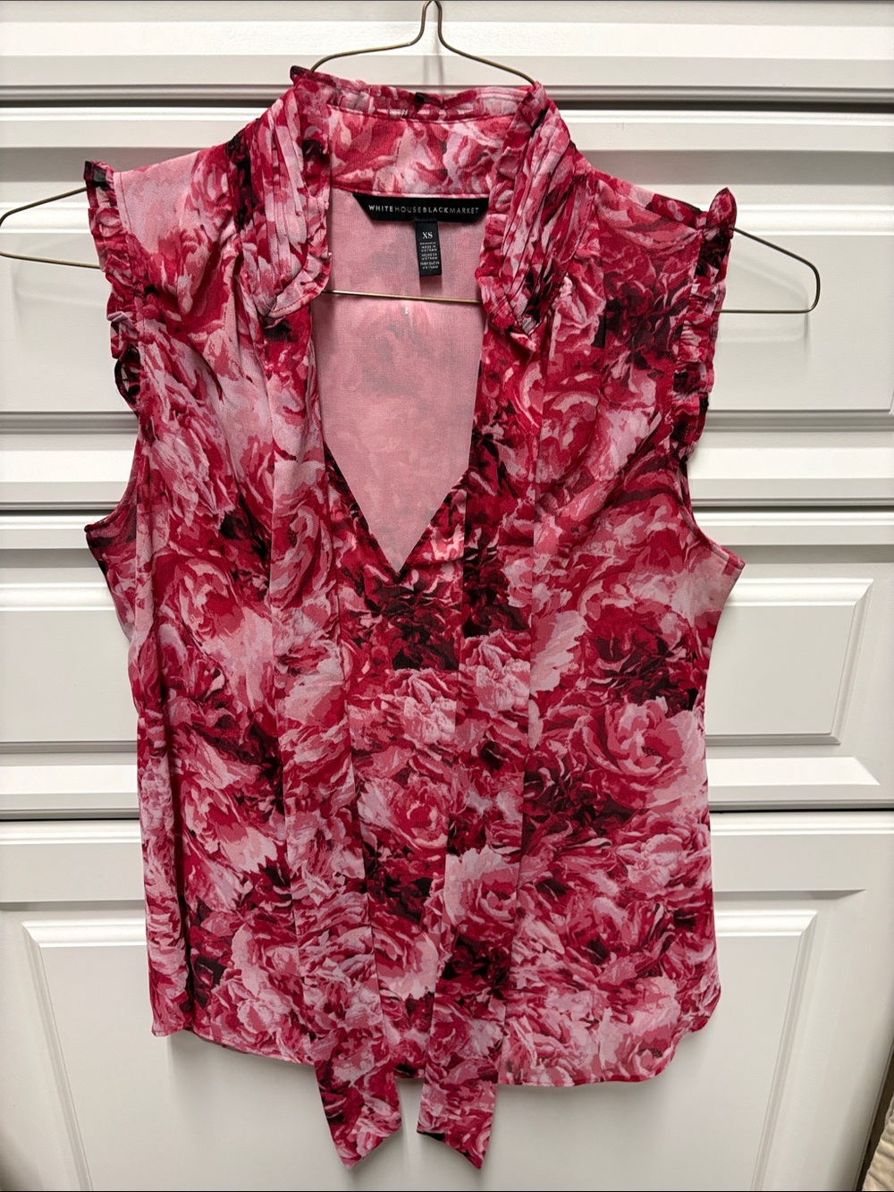 White House black market Floral Tie-Neck Sleeveless Blouse in Pink and Red